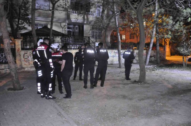 Gençlerin bıçaklı kavgasında 3 kişi yaralandı