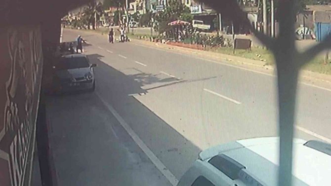 Koşarak otomobile çarpan 4 yaşındaki çocuk hayatını kaybetti