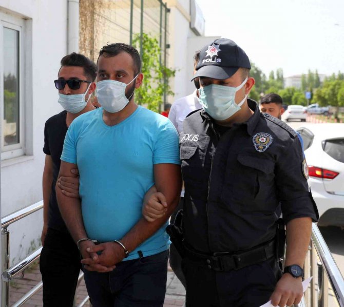 Koşarak otomobile çarpan 4 yaşındaki çocuk hayatını kaybetti