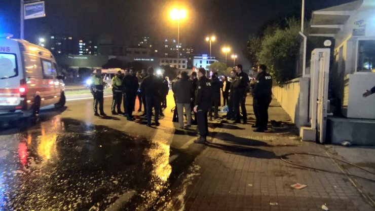 Otomobil 2 kişiye çarptı: 1 ölü, 1 yaralı