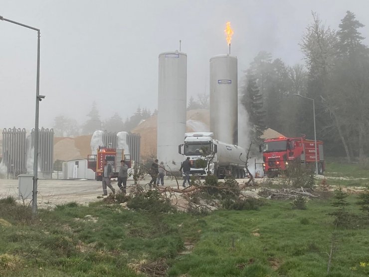Tankerden LNG aktarımı sırasında çıkan yangın söndürüldü