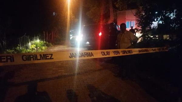 Tartıştığı eşi ve oğlunu tabancayla öldürdü