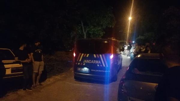 Tartıştığı eşi ve oğlunu tabancayla öldürdü