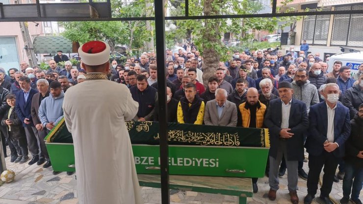 Tuzla'daki yangında ölen işçi Gebze'de toprağa verildi