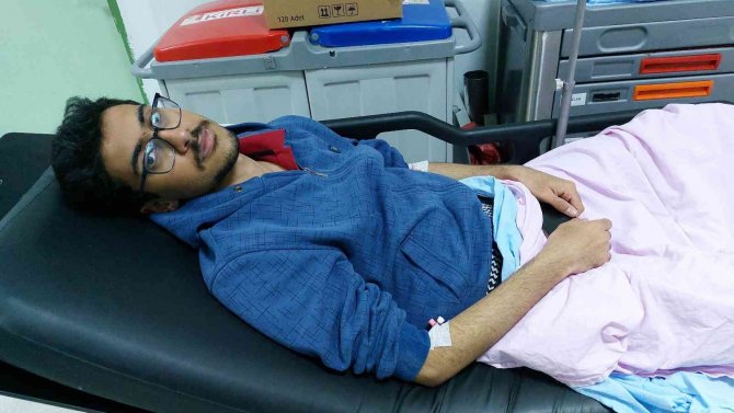 Yaklaşık 90 yabancı uyruklu öğrenci yemekten zehirlendi