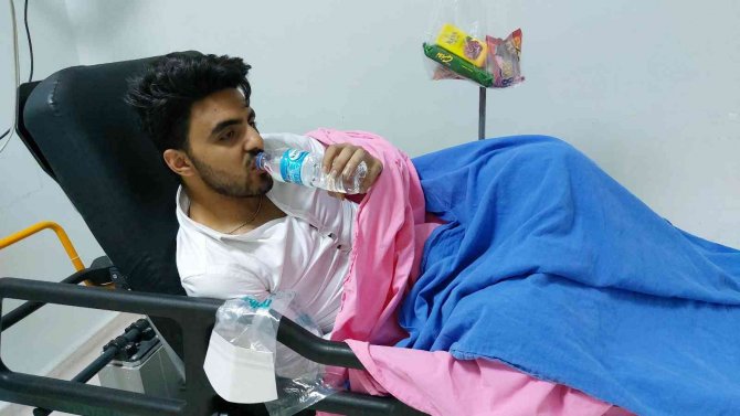 Yaklaşık 90 yabancı uyruklu öğrenci yemekten zehirlendi