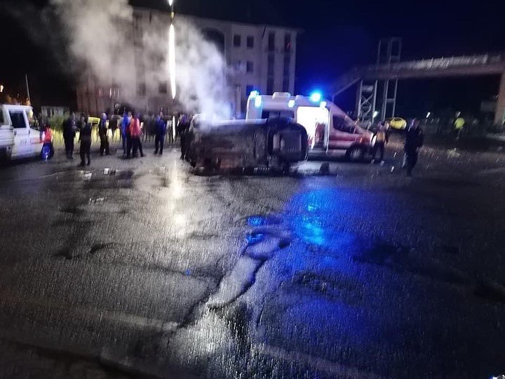 Bariyerlere çarpan otomobildeki 2 kişi öldü