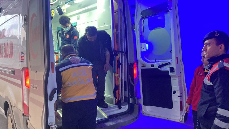 Bayramlaşmak için geldi, karısını öldürüp, oğlunu yaraladı 