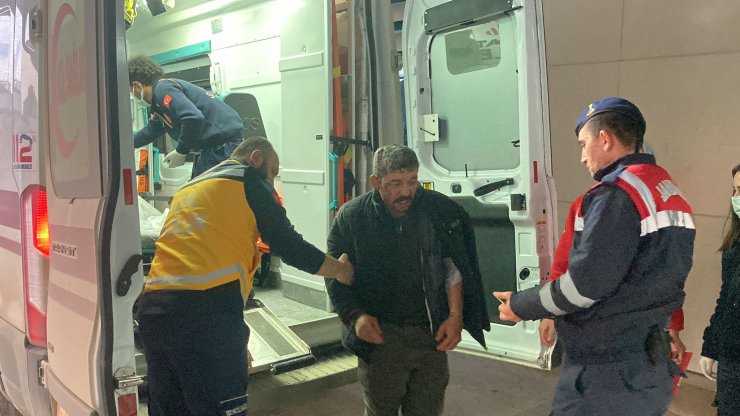 Bayramlaşmak için geldi, karısını öldürüp, oğlunu yaraladı 