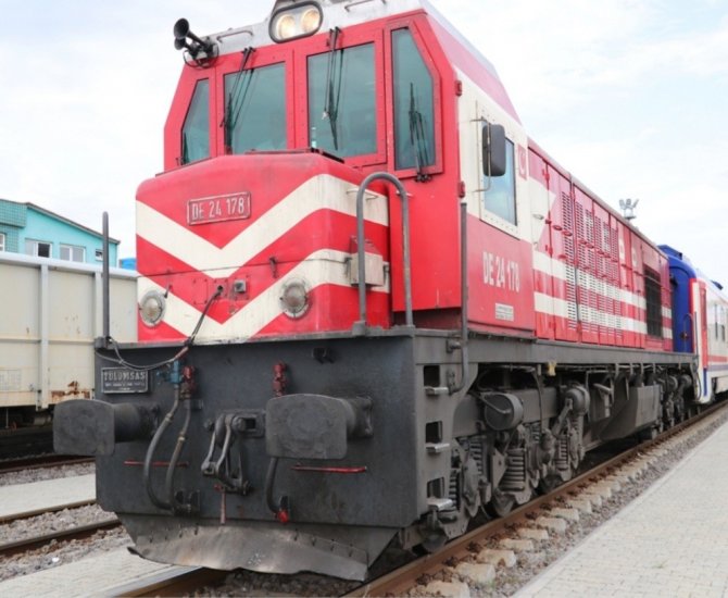 Demiryolu sinyalizasyon kapaklarını çaldılar