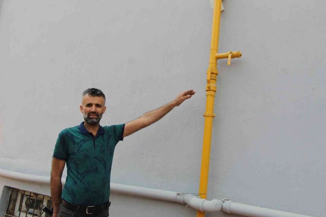 Hırsızlar girdikleri sitede doğal gaz kutusunu dahi çaldı