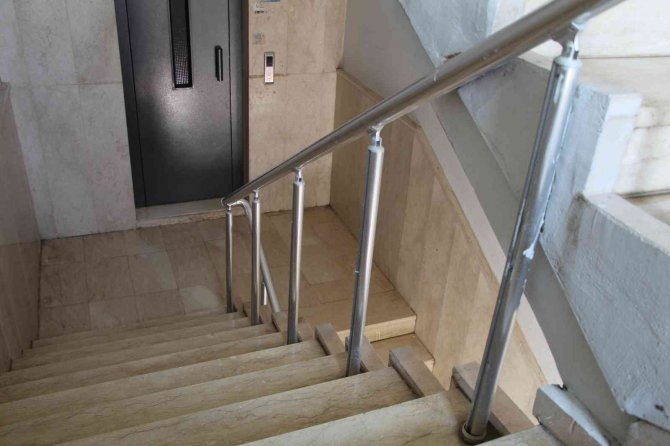 Hırsızlar girdikleri sitede doğal gaz kutusunu dahi çaldı