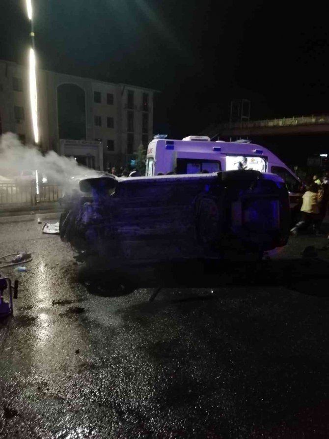 Kontrolden çıkan otomobil bariyerler çarptı: 2 ölü