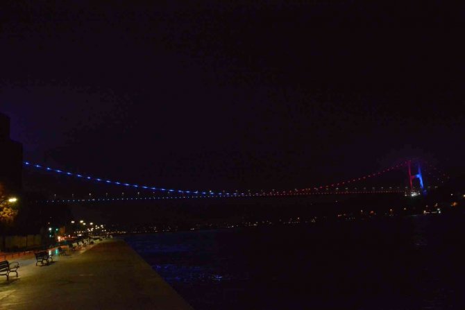 Sokak ortasında silahlı çatışma