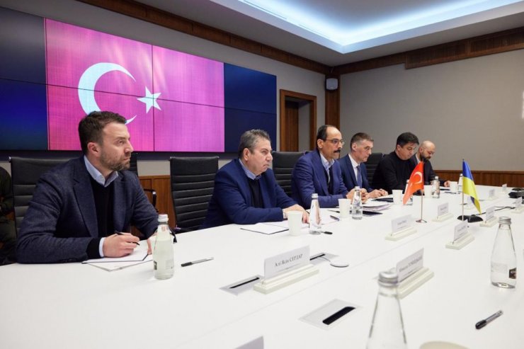 Sözcü Kalın, Ukrayna Devlet Başkanı Zelenski ile Kiev'de görüştü