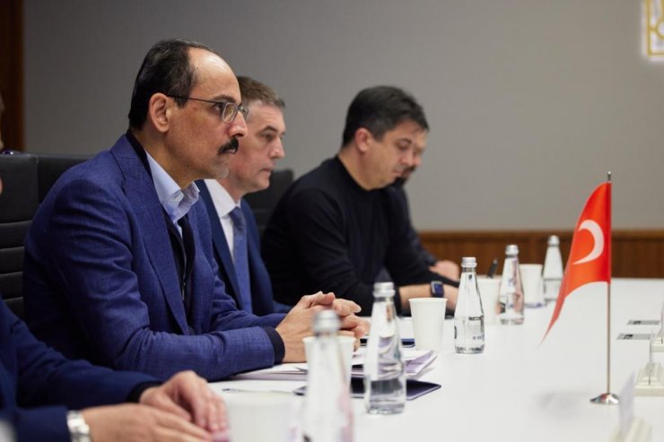 Sözcü Kalın, Ukrayna Devlet Başkanı Zelenski ile Kiev'de görüştü