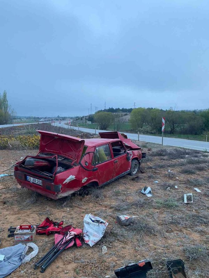 Takla atan araçta baba öldü, oğlu ağır yaralandı