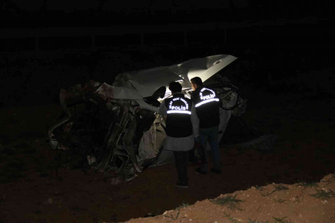 Takla atan otomobilden dışarı fırlayan 2 kişi hayatını kaybetti