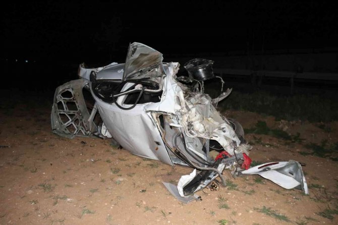 Takla atan otomobilden dışarı fırlayan 2 kişi hayatını kaybetti