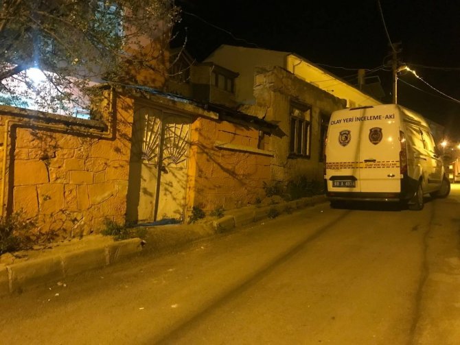Tesisatçı tamir için gittiği evde kafasına sopayla vurularak öldürüldü