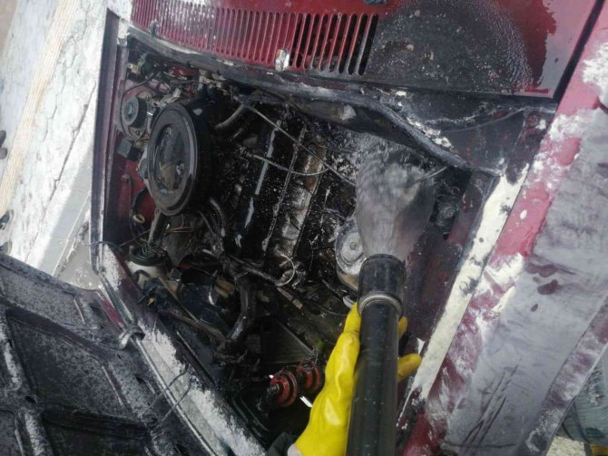 Yanan otomobil paniğe neden oldu