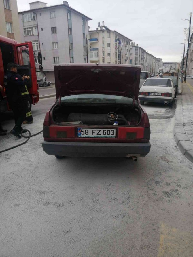 Yanan otomobil paniğe neden oldu