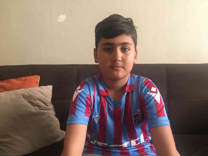 12 yaşındaki çocuğa okulda bıçaklı saldırı