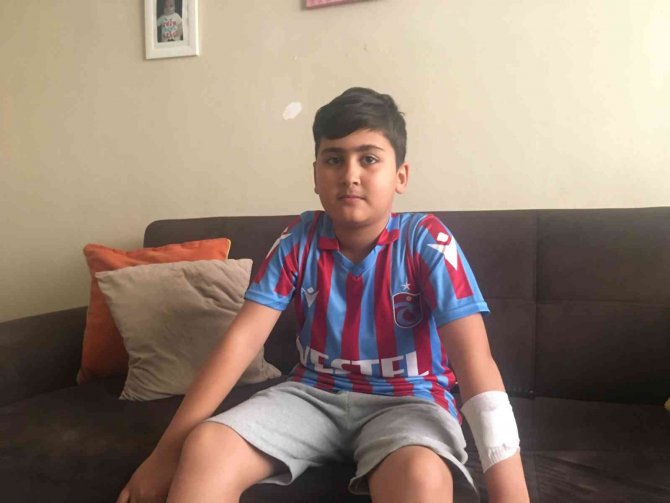 12 yaşındaki çocuğa okulda bıçaklı saldırı