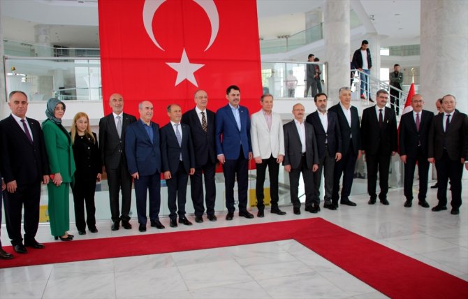 Bakan Kurum Konya'da çocukları sevindirdi, şehidin oğluyla özel olarak ilgilendi