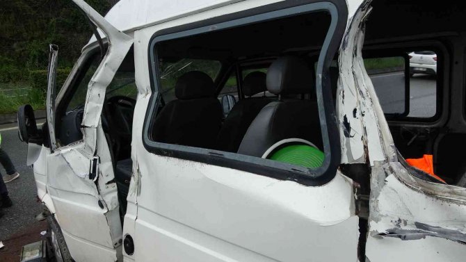 Bariyerler bayram günü faciayı önledi: 2’si çocuk 5 yaralı