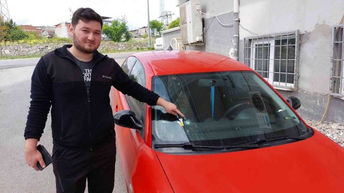 Bayram sabahı atılan maganda kurşunu aracın camına isabet etti