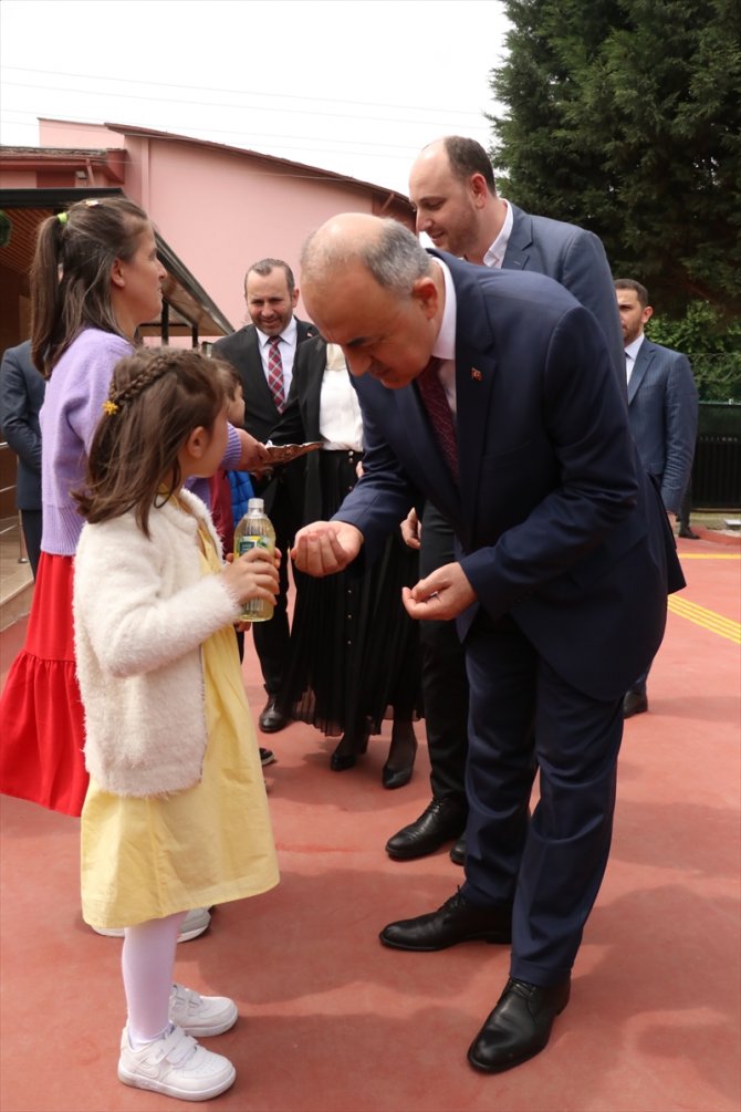 Huzurevi sakinleri 2,5 yıl aradan sonra ilk misafirlerini ağırladı