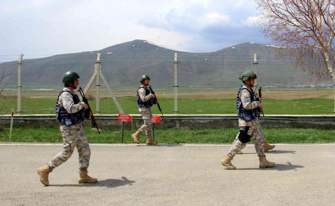 ‘Doğunun Gözleri’ bayramda da nöbet başında