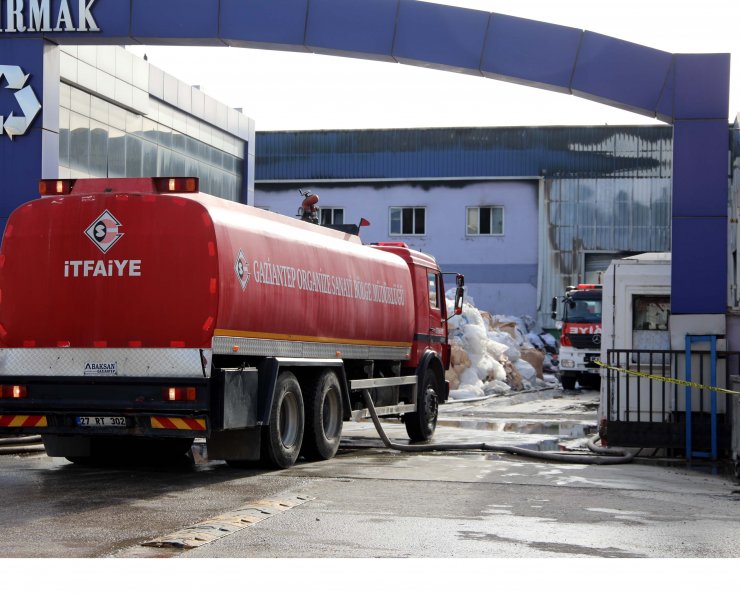 Geri dönüşüm fabrikasındaki yangın 7 saatte kontrol altında