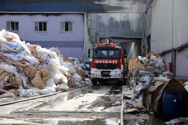Geri dönüşüm fabrikasındaki yangın 7 saatte kontrol altında