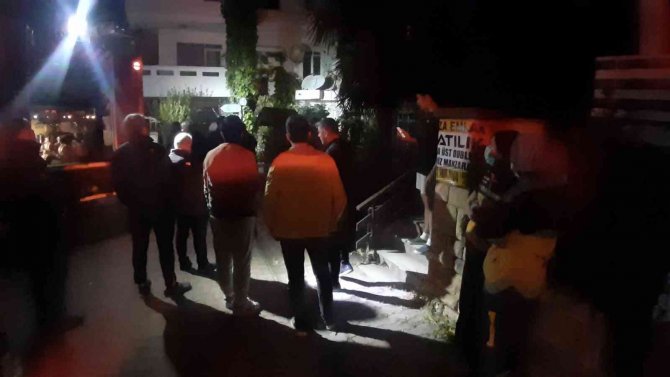 Hatalı parklar engel olunca itfaiye erleri adresi koşarak buldu