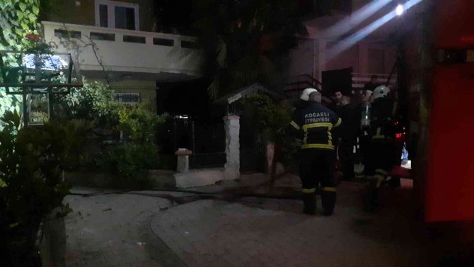 Hatalı parklar engel olunca itfaiye erleri adresi koşarak buldu