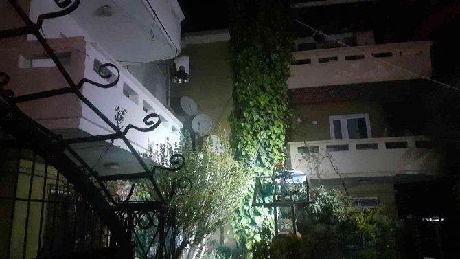 Hatalı parklar engel olunca itfaiye erleri adresi koşarak buldu