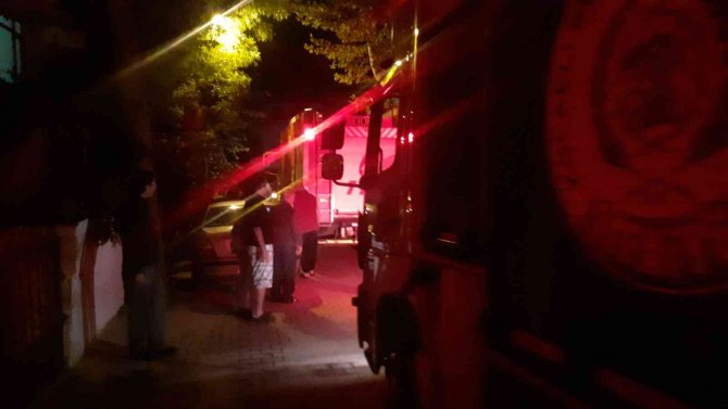 Hatalı parklar engel olunca itfaiye erleri adresi koşarak buldu