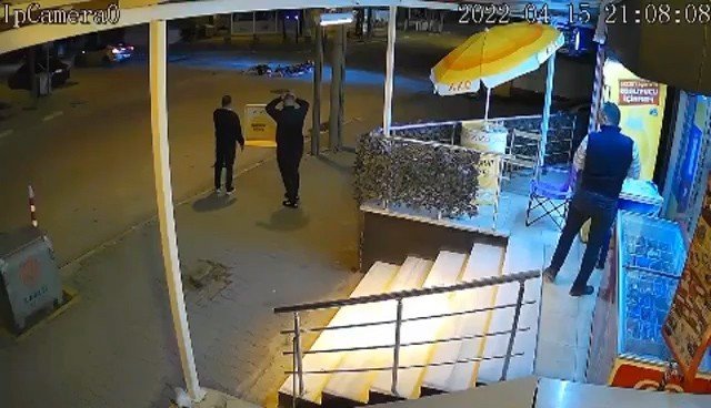 İftar masalarının arasına dalan kamyonet yürekleri ağza getirdi