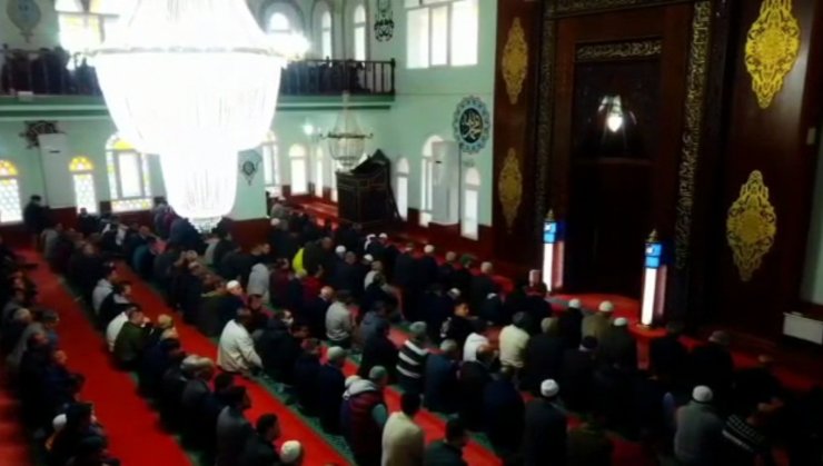 İki yıl sonra mahallede yine bayramlaşma kuyruğu