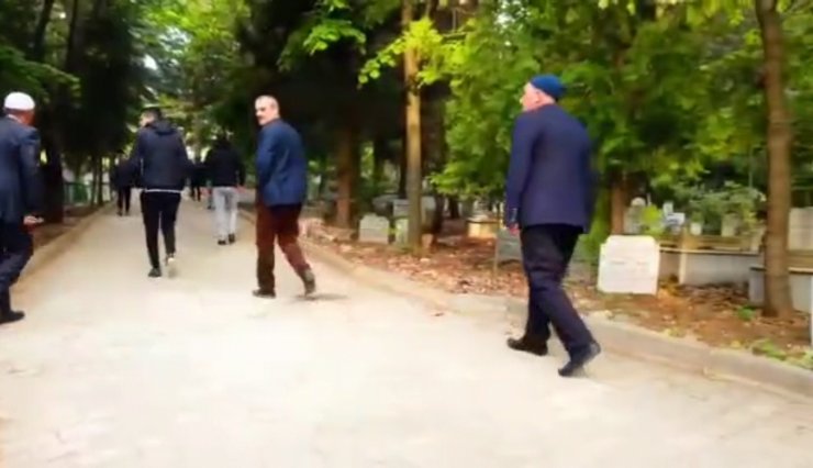 İki yıl sonra mahallede yine bayramlaşma kuyruğu