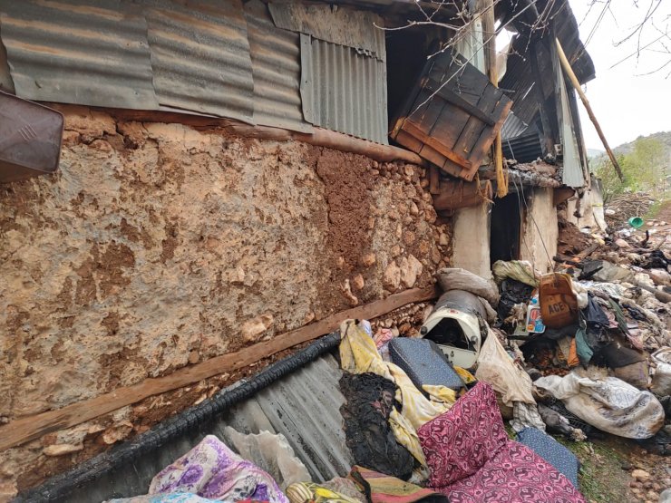 Konya'daki korkutan yangında acı haber! Anne ve oğlunun cansız bedenine ulaşıldı
