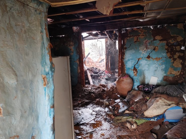 Konya'daki korkutan yangında acı haber! Anne ve oğlunun cansız bedenine ulaşıldı