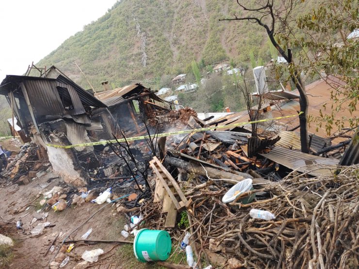 Konya'daki korkutan yangında acı haber! Anne ve oğlunun cansız bedenine ulaşıldı