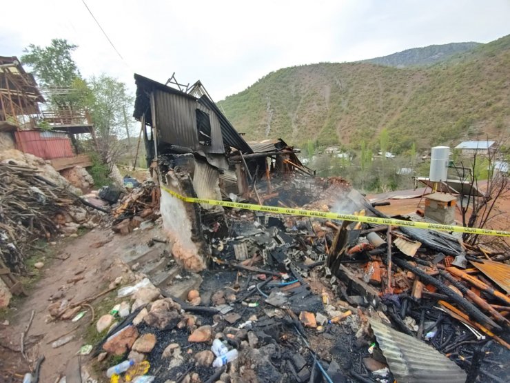 Konya'daki korkutan yangında acı haber! Anne ve oğlunun cansız bedenine ulaşıldı