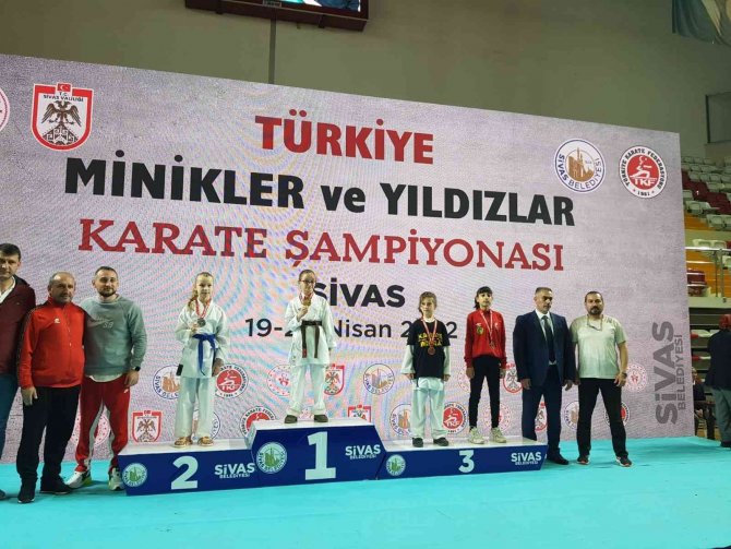 On yaşındaki Deniz’in hedefi ‘Yıldız Aras’ gibi olmak