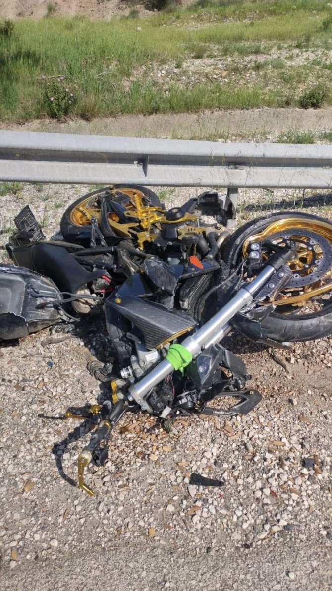 Otomobil ile motosiklet çarpıştı: 2 ölü, 2 yaralı