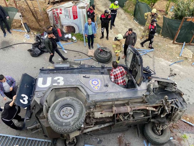 Sarıyer’de zırhlı polis aracı kaza yaptı: 2 polis yaralı
