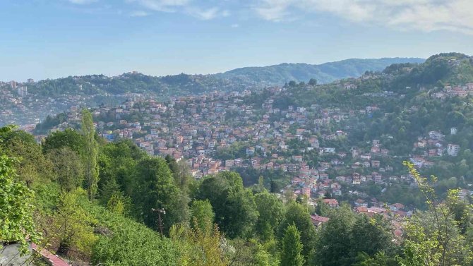 Tedirgin eden gelenek, bayram sabahı silahlar konuştu